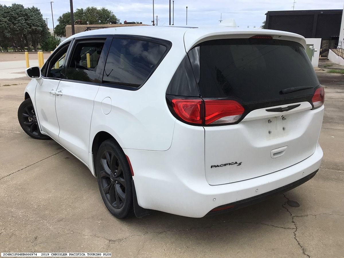 Used 2019 Chrysler Pacifica Touring Plus w/ S Appearance Package FWD image 6