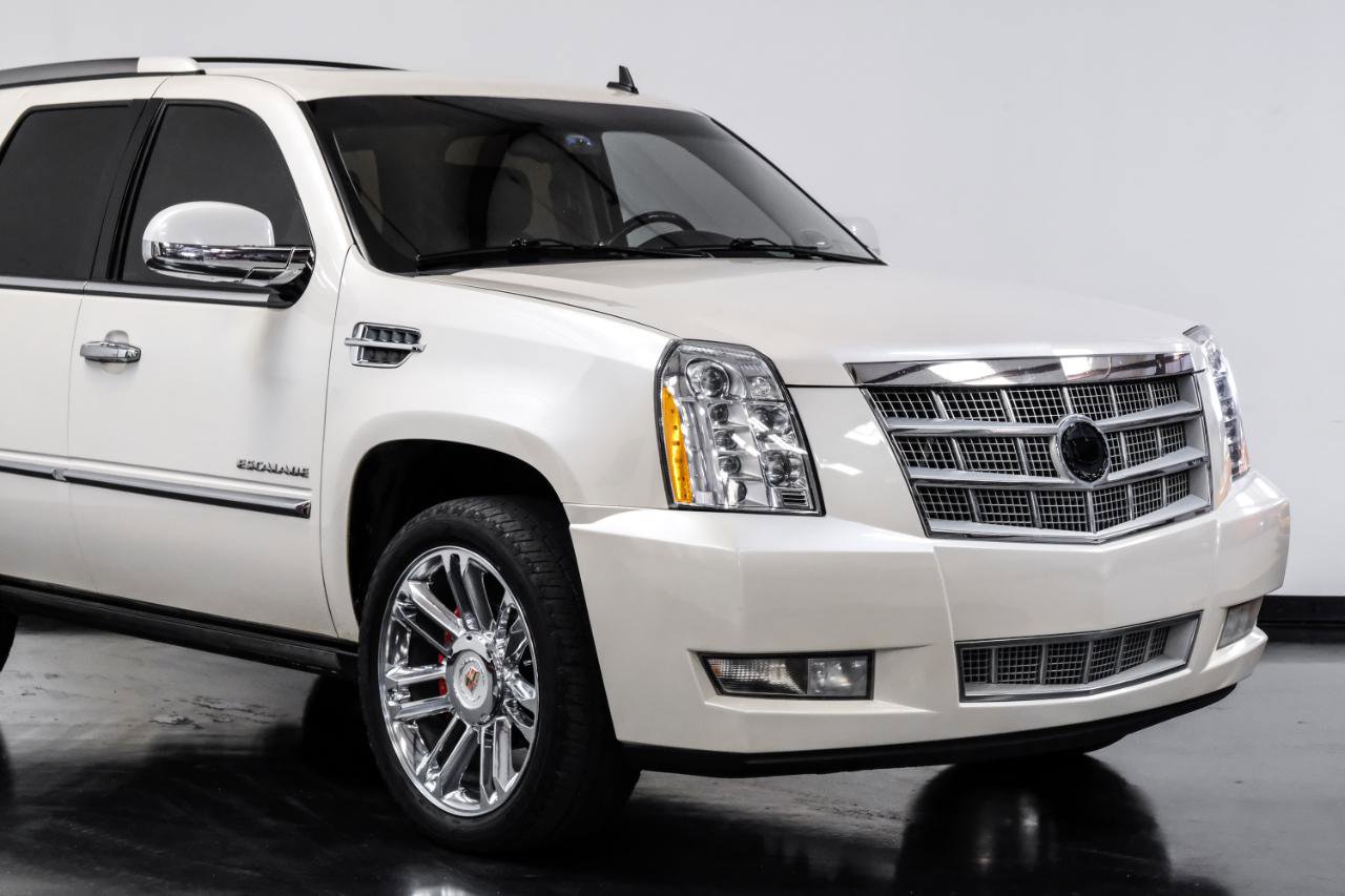 Used 2013 Cadillac Escalade Platinum RWD image 7