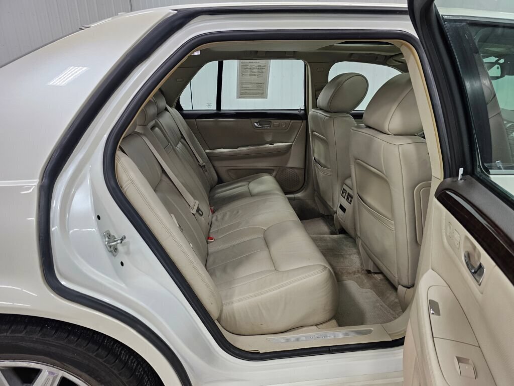 Used 2009 Cadillac DTS FWD image 16