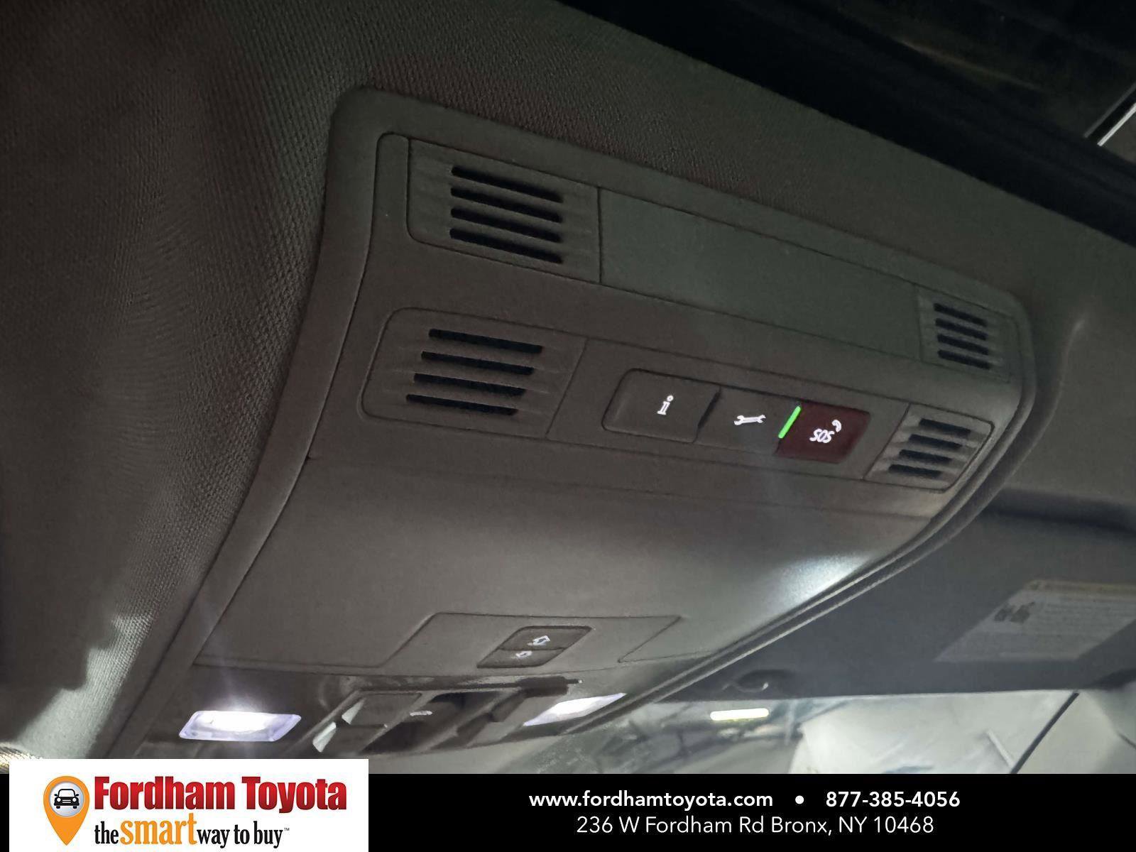 Used 2024 Volkswagen Taos SE image 30