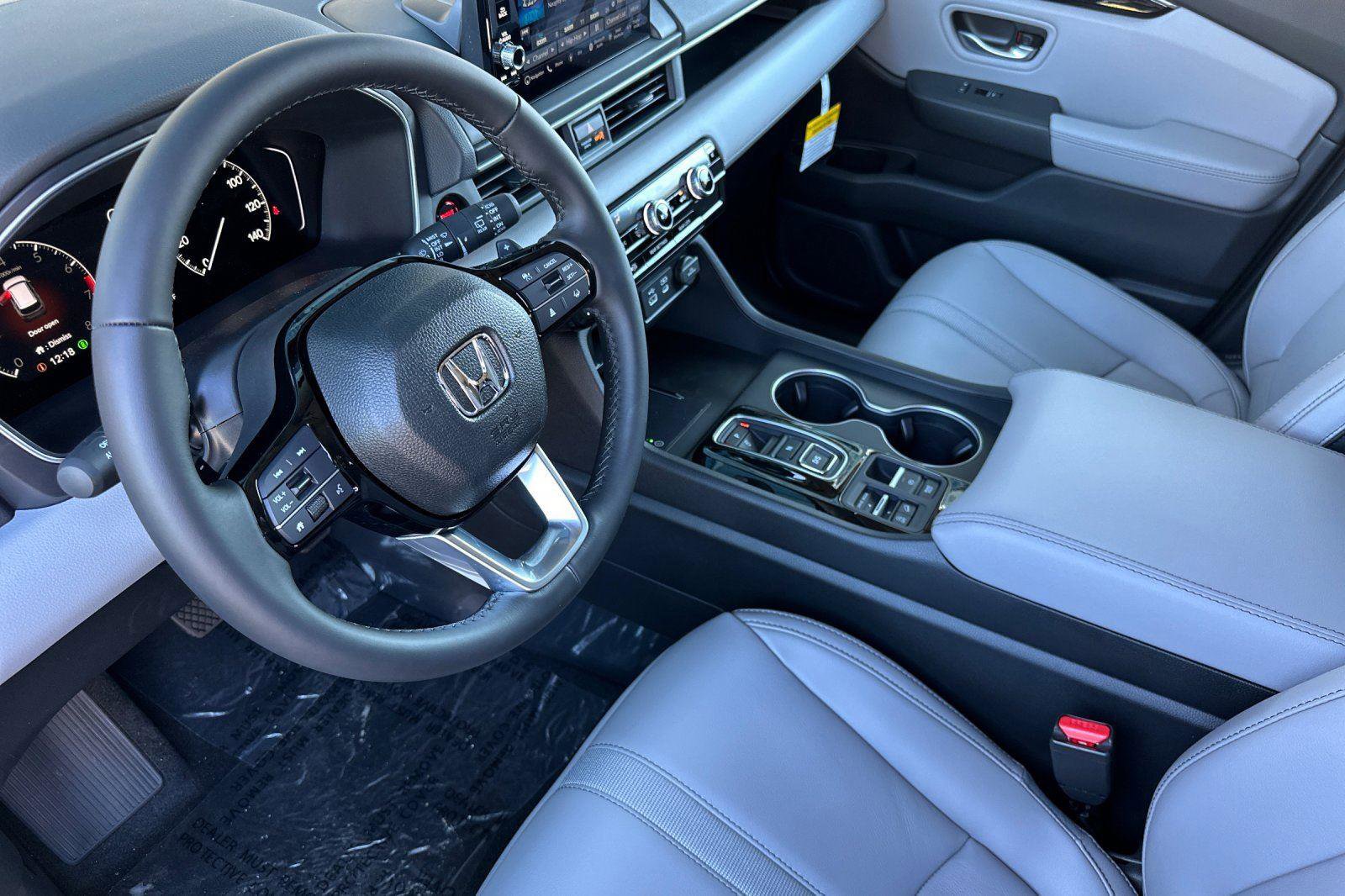 New 2025 Honda Pilot Touring image 10