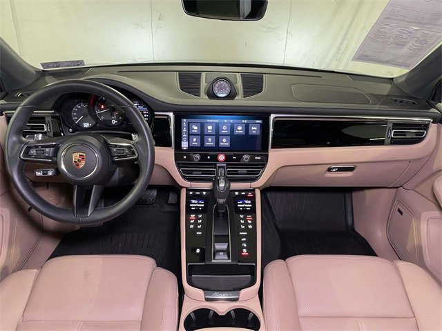 Used 2025 Porsche Macan image 26