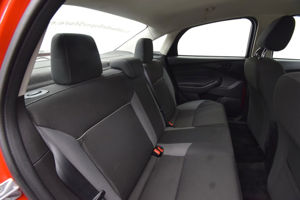 Used 2012 Ford Focus SE w/ SE Winter Pkg image 17