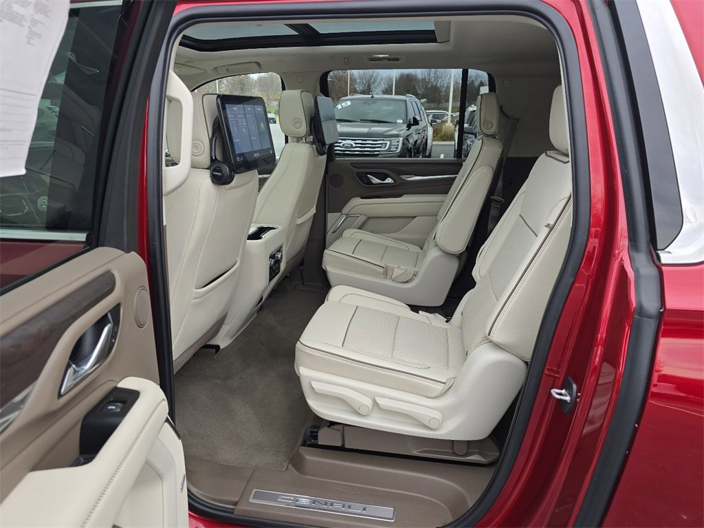 Used 2021 GMC Yukon XL Denali w/ Denali Premium Package image 26