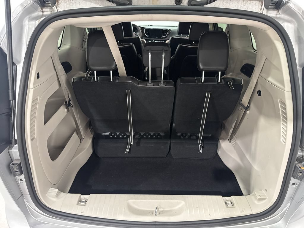 Used 2024 Chrysler Pacifica Limited FWD image 29