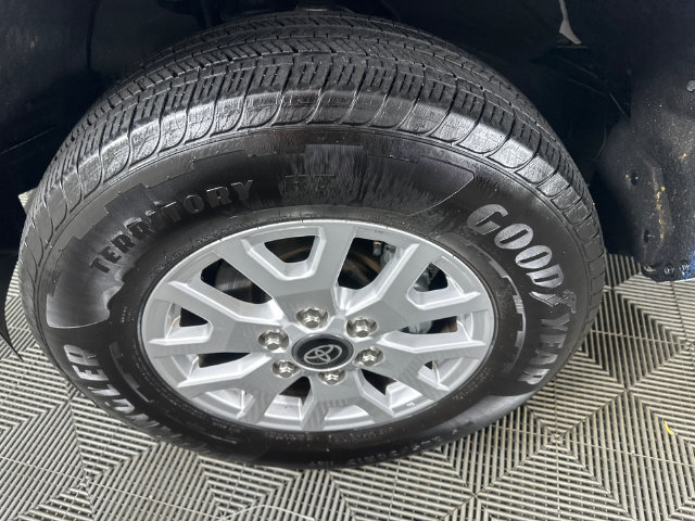 Used 2025 Toyota Tacoma SR5 AWD/4WD image 29