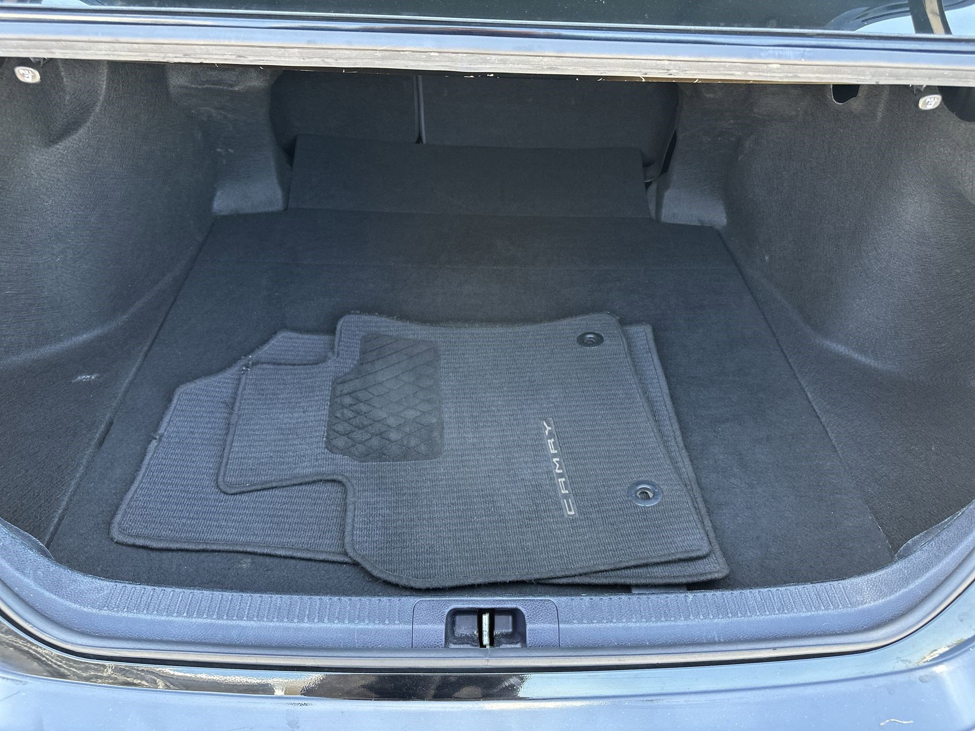 Used 2023 Toyota Camry SE image 19