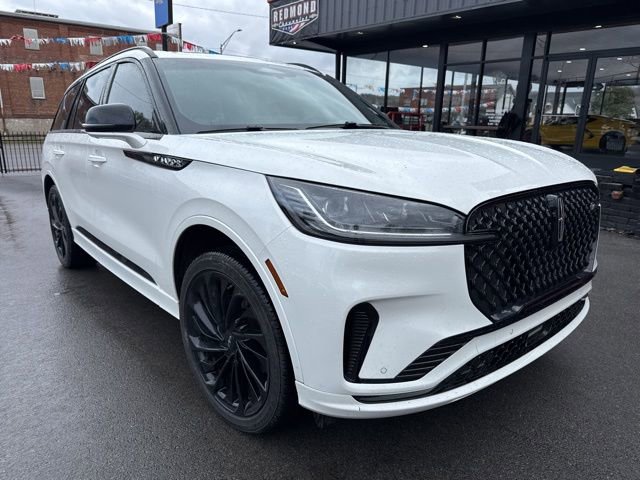 Used 2025 Lincoln Aviator Reserve w/ Jet Appearance Package image 3