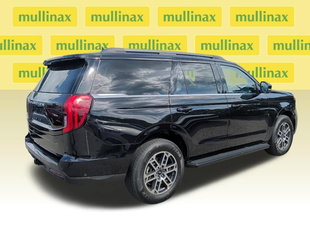 Used 2025 Ford Expedition Active RWD image 6