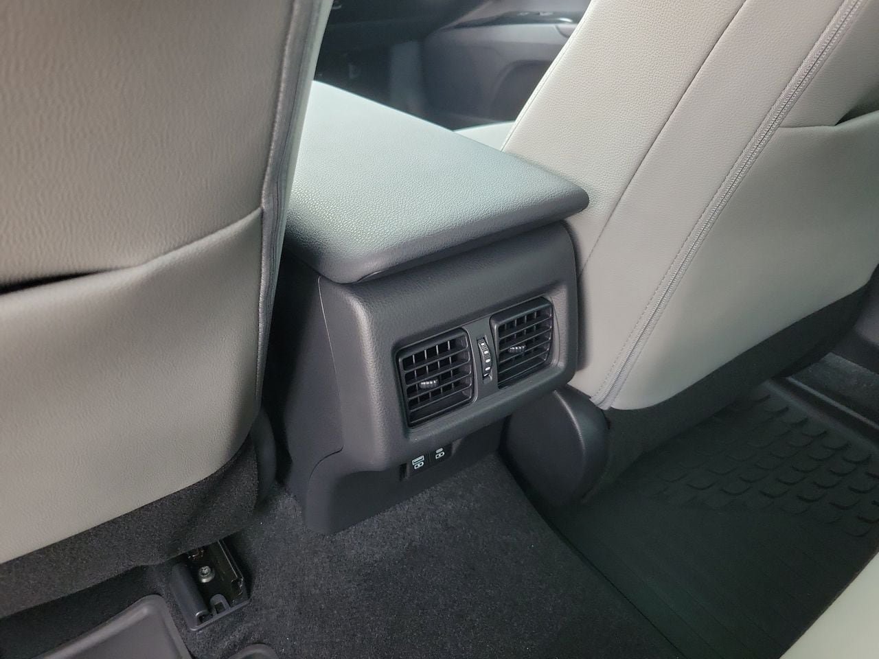 Used 2026 Toyota Camry SE FWD image 12