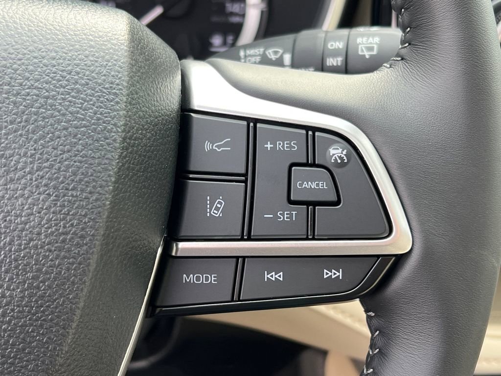 New 2025 Toyota Highlander XLE image 26
