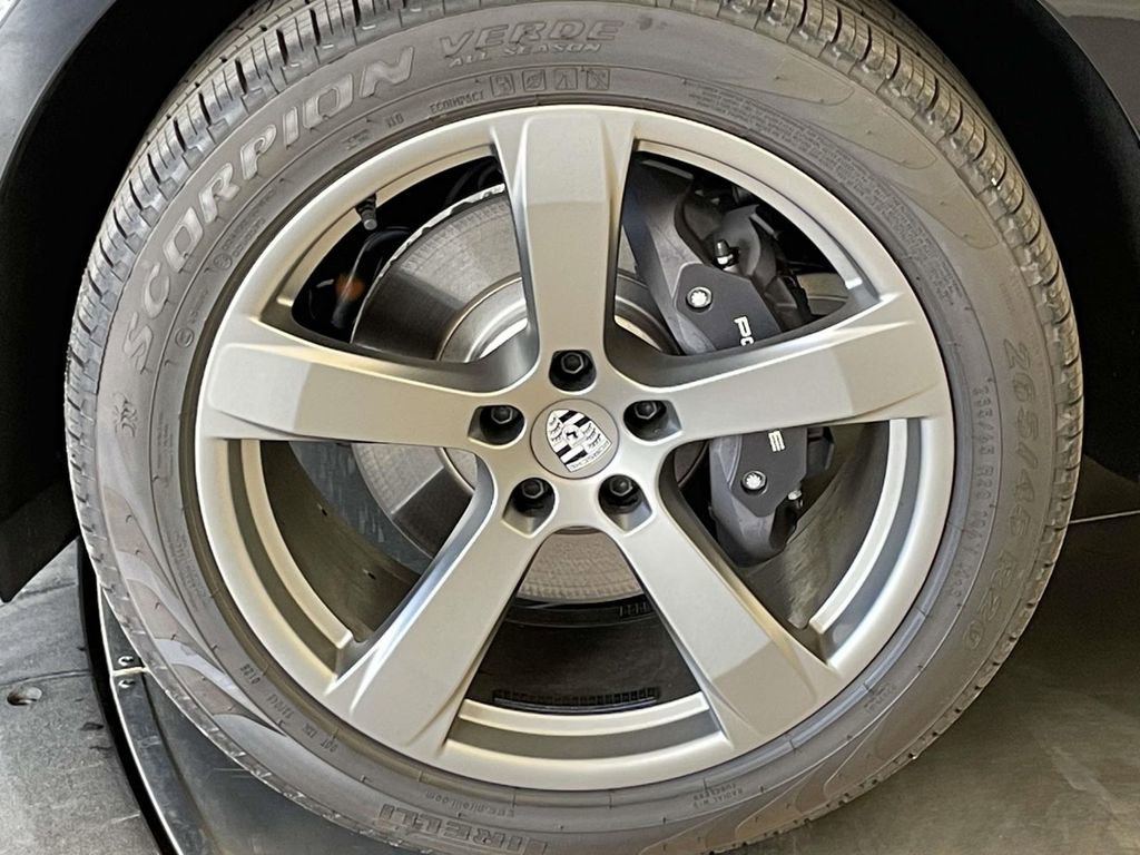 New 2025 Porsche Macan image 11