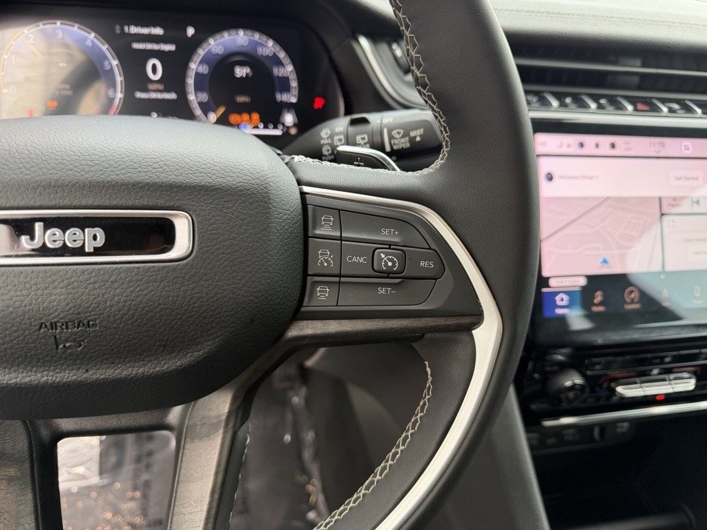 Used 2024 Jeep Grand Cherokee L Limited w/ Black Appearance Package image 18