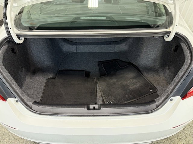 Used 2018 Honda Accord LX image 9