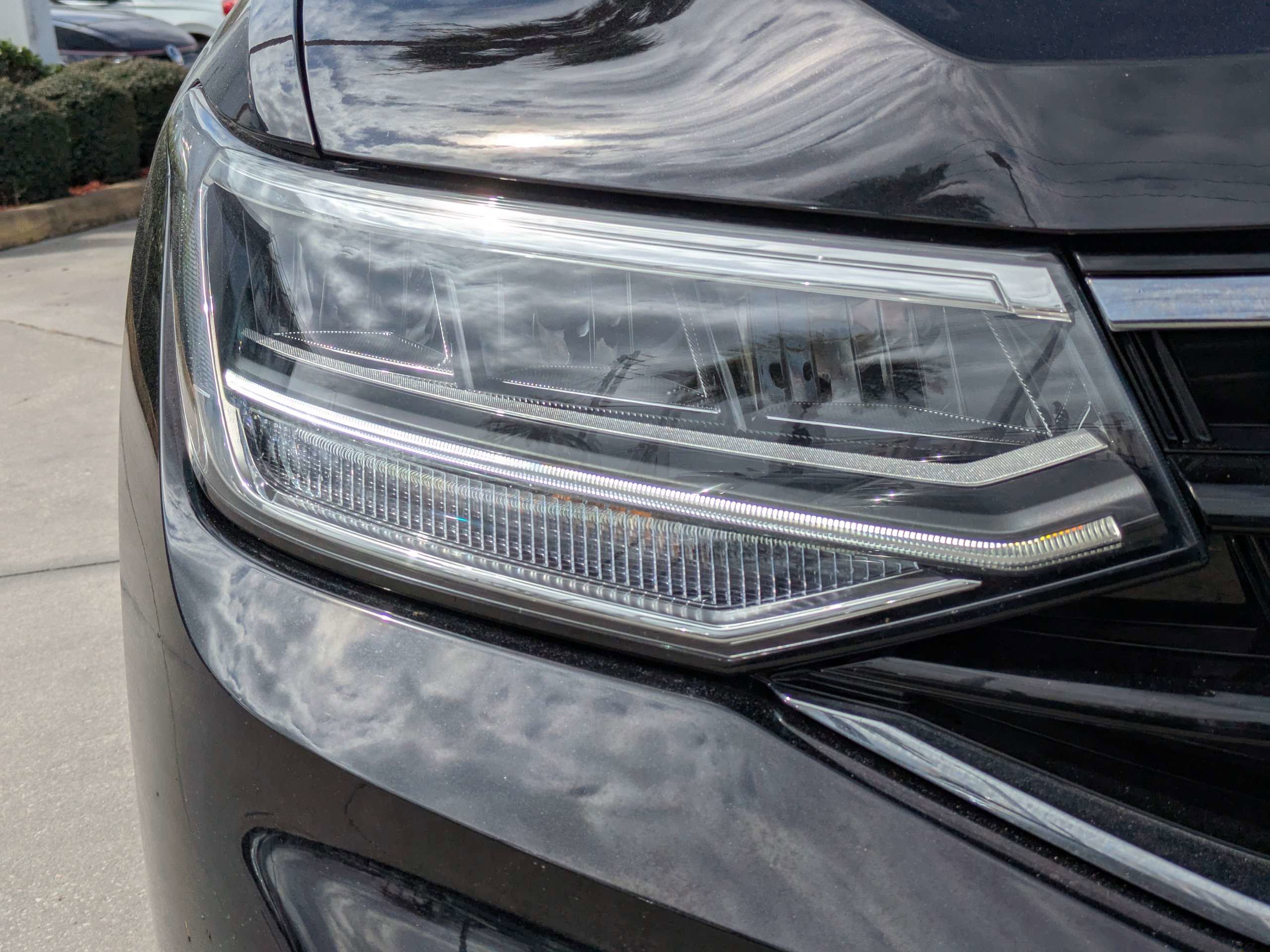 Used 2024 Volkswagen Tiguan SE R-Line image 10