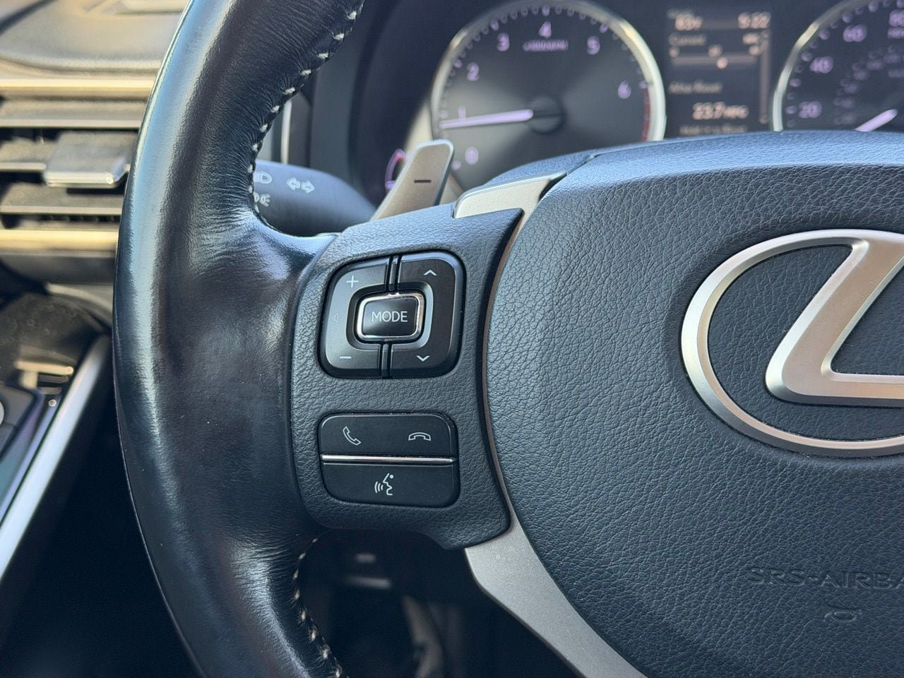 Used 2017 Lexus IS 200t w/ Premium Package RWD image 19