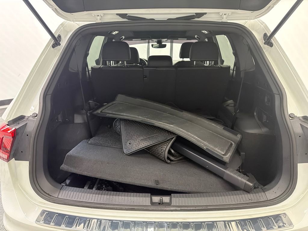 Used 2023 Volkswagen Tiguan SE R-Line image 19