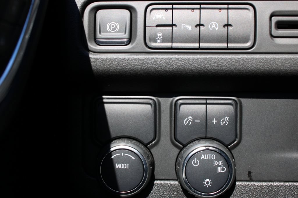 Used 2024 Chevrolet Suburban Premier RWD image 16