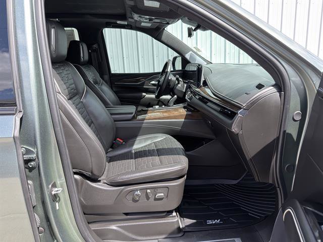 Certified 2024 Cadillac Escalade Sport Platinum w/ LPO, ONYX Package AWD/4WD image 23
