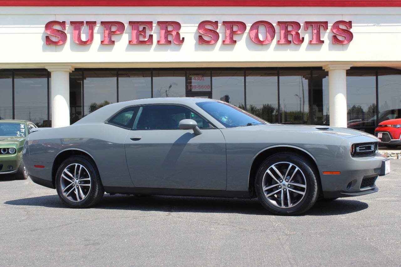 Used 2019 Dodge Challenger SXT AWD/4WD image 1