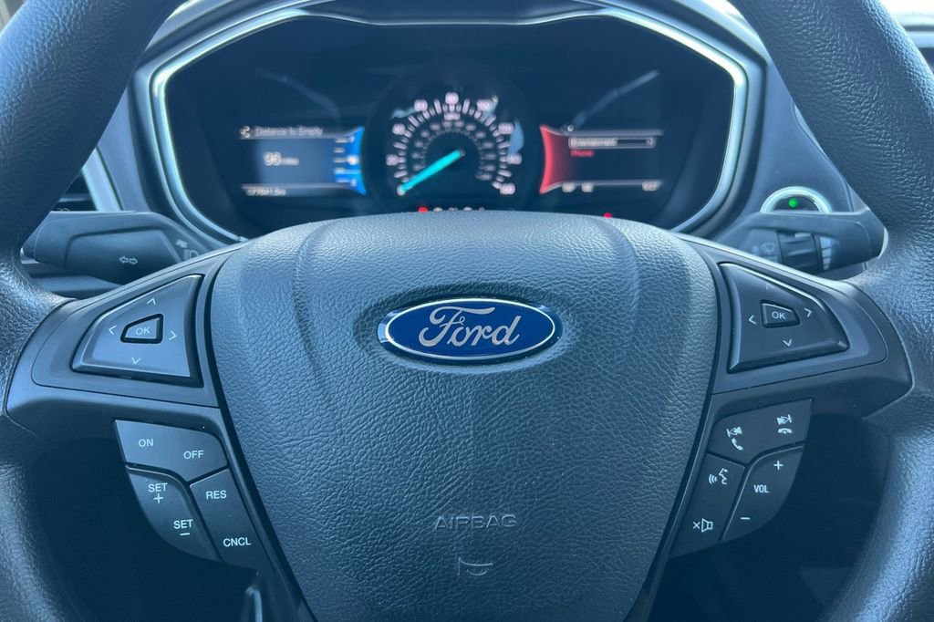 Used 2017 Ford Fusion SE w/ Fusion SE Technology Package image 25