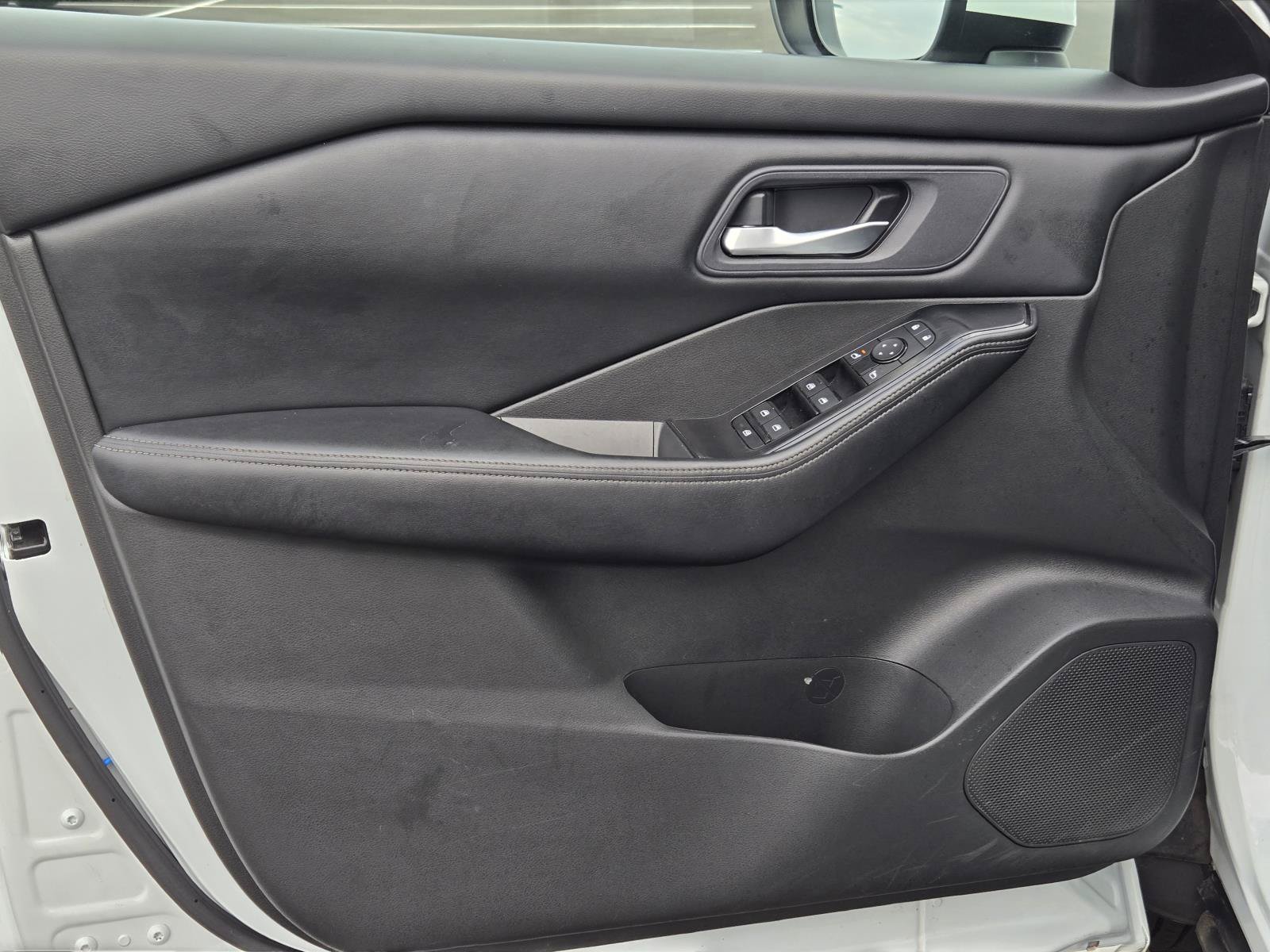 Used 2024 Nissan Rogue SV FWD image 15