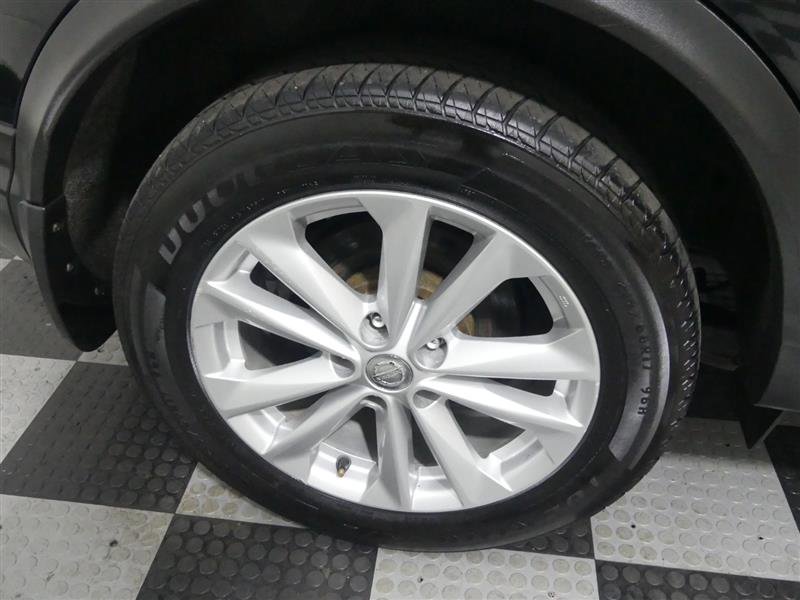 Used 2018 Nissan Rogue Sport SV w/ SV All-Weather Package image 16