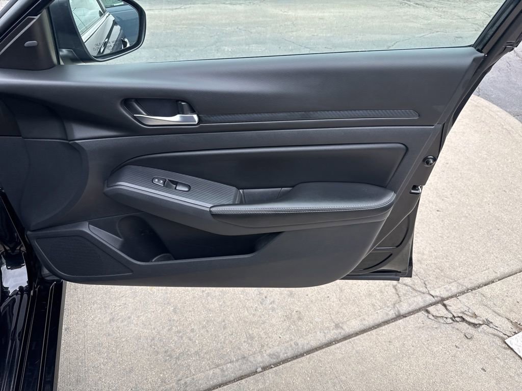 Used 2024 Nissan Altima 2.5 SV image 42