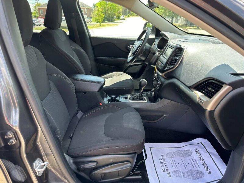 Used 2015 Jeep Cherokee Latitude w/ Cold Weather Group AWD/4WD image 13
