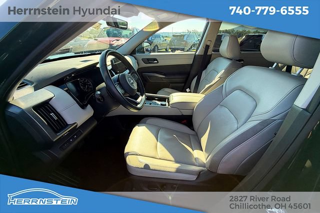 Used 2024 Nissan Pathfinder SL w/ Black Appearance Package AWD/4WD image 22