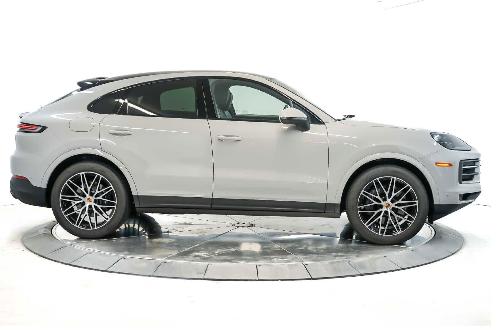 Certified 2026 Porsche Cayenne Coupe AWD/4WD image 8