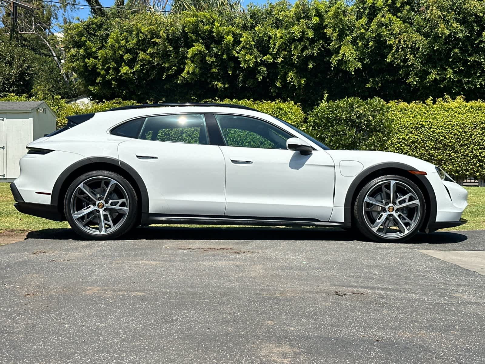 Certified 2024 Porsche Taycan 4 Cross Turismo AWD/4WD image 9