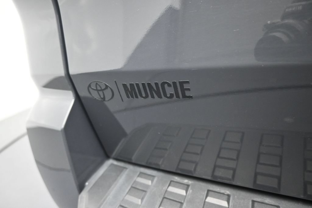 Used 2025 Toyota 4Runner SR5 AWD/4WD image 32