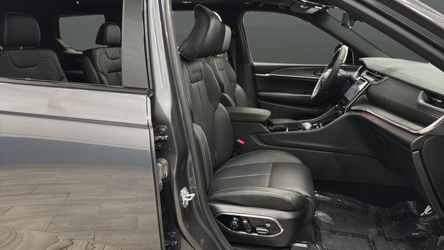 Used 2024 Jeep Grand Cherokee L Overland w/ Luxury Tech Group IV image 25