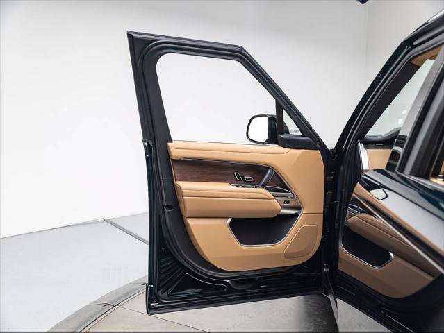 New 2026 Land Rover Range Rover Long Wheelbase SE AWD/4WD image 24