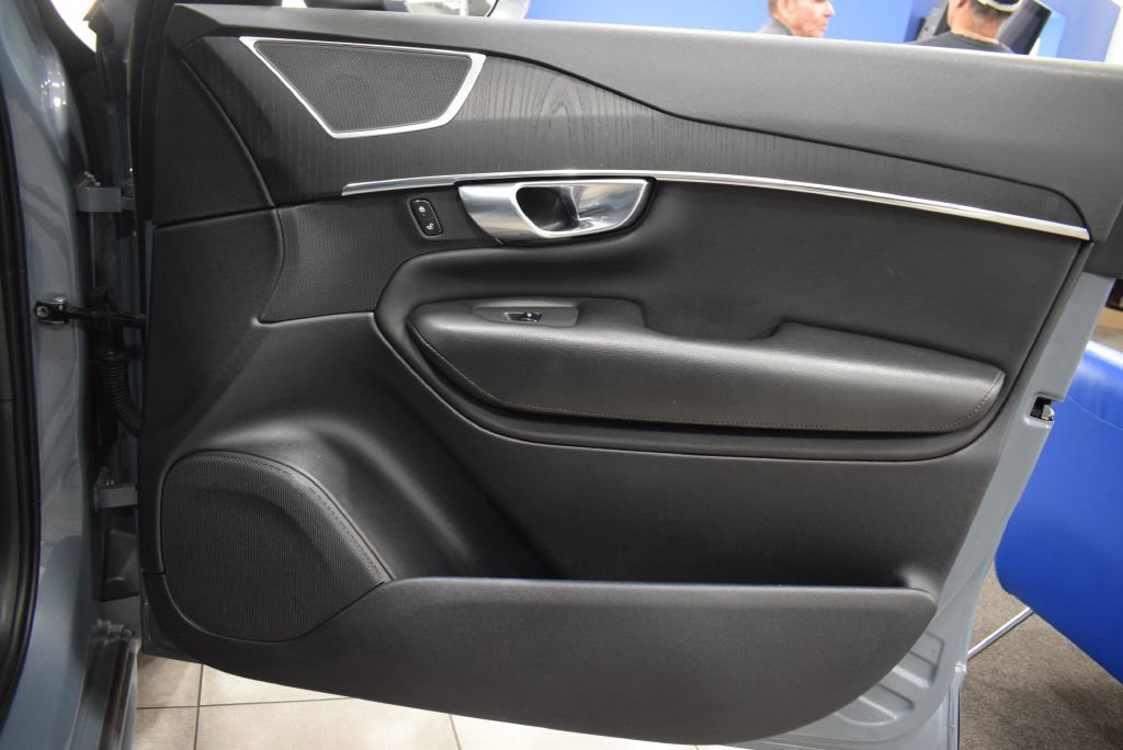 Used 2020 Volvo XC90 T5 Momentum w/ Protection Package image 20