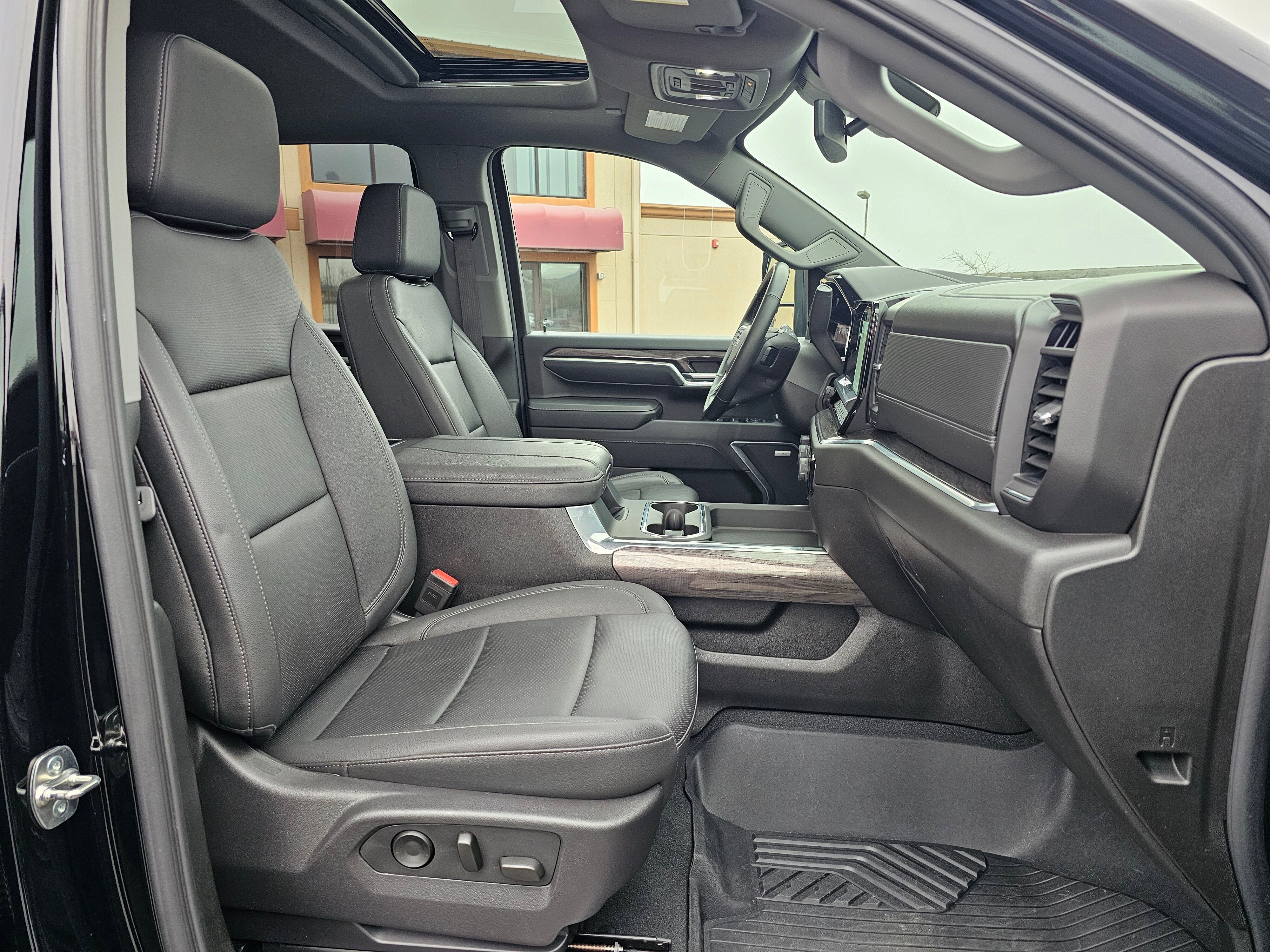 Used 2025 Chevrolet Silverado 3500 LTZ image 15