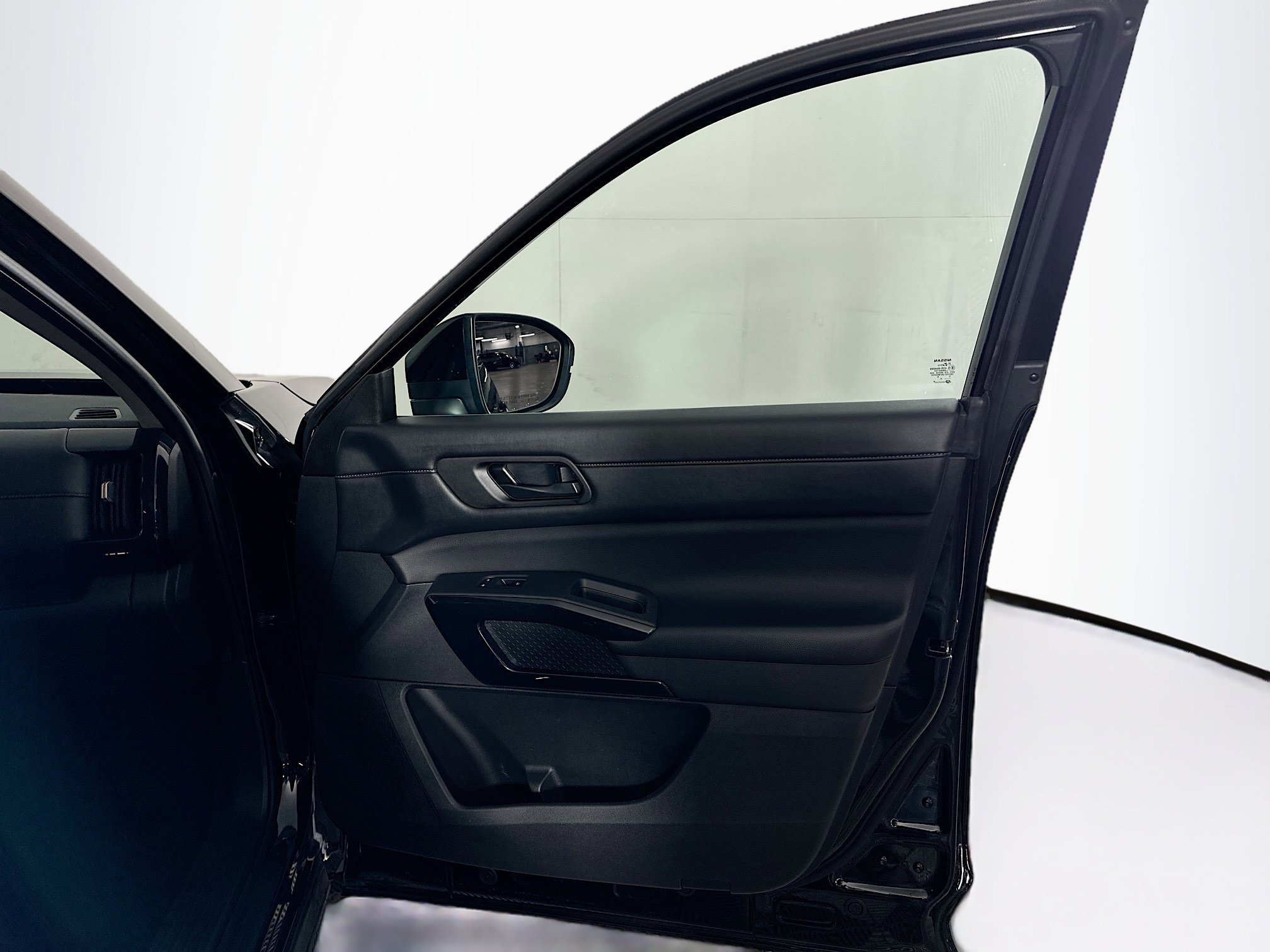 Used 2024 Nissan Pathfinder SV image 33