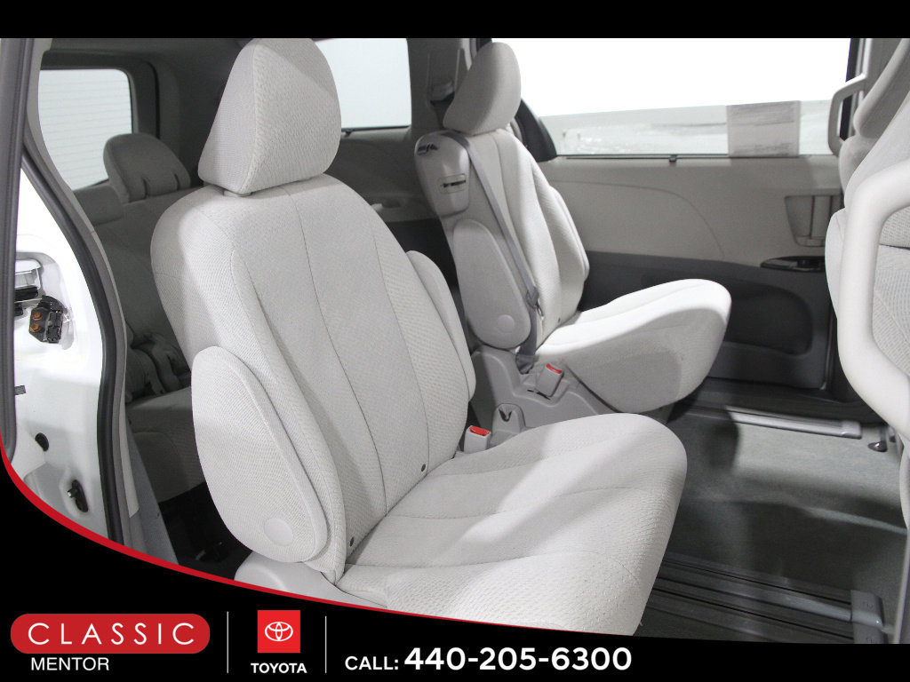 Used 2012 Toyota Sienna LE w/ Towing Pkg image 16
