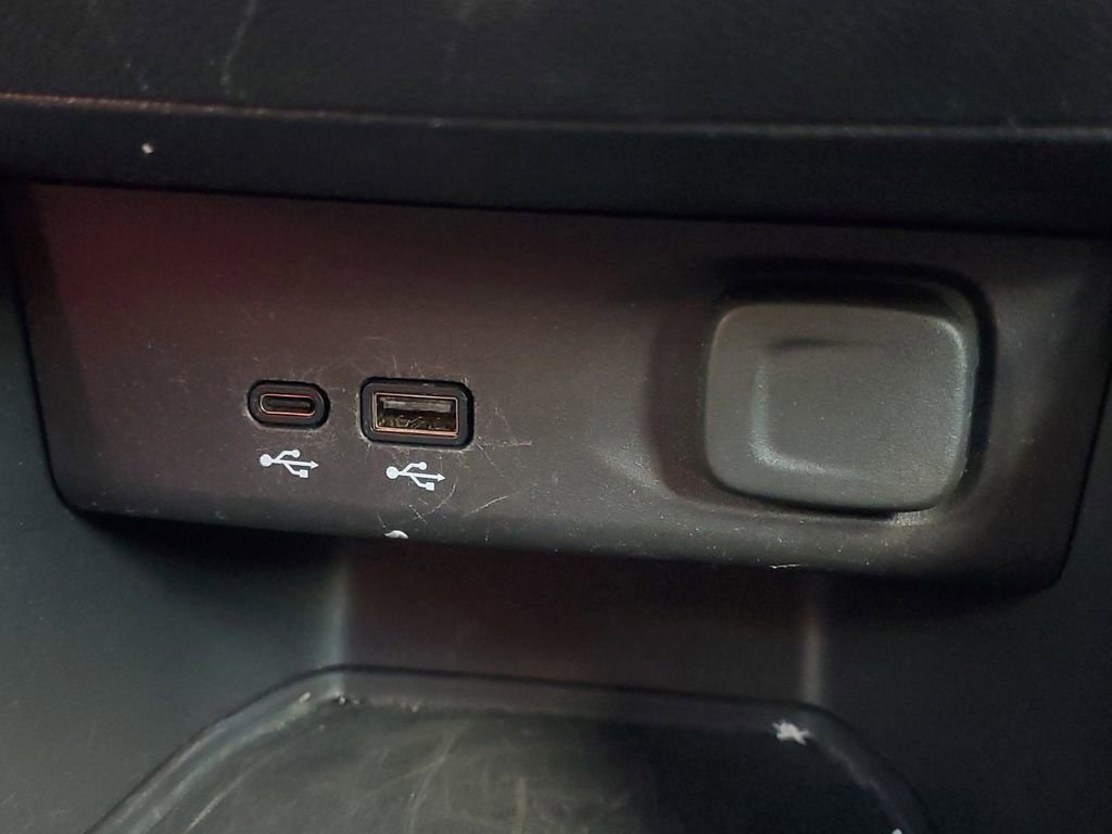 Used 2025 Buick Envista Preferred image 23