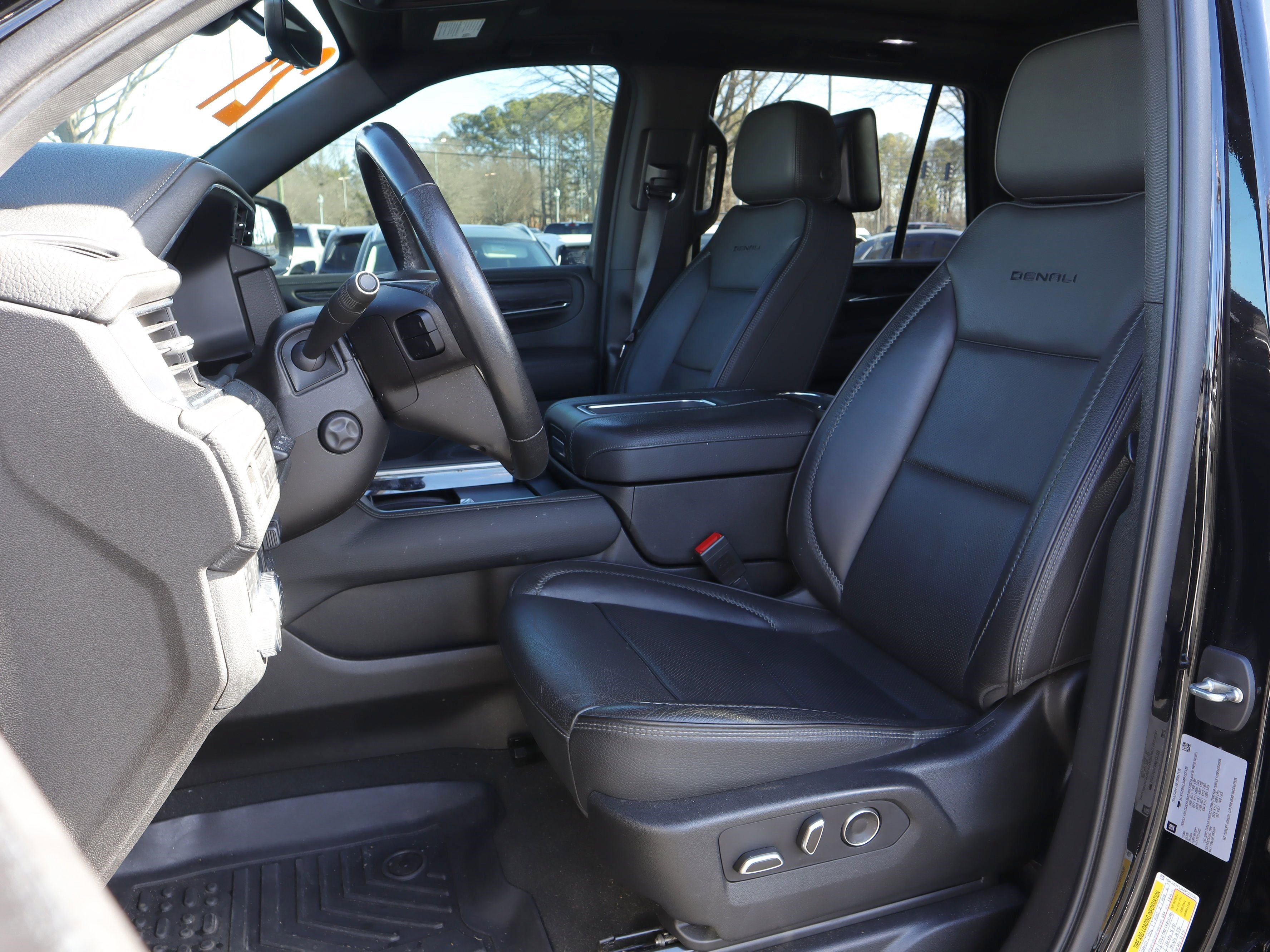 Used 2021 GMC Yukon Denali w/ Denali Ultimate Package image 8
