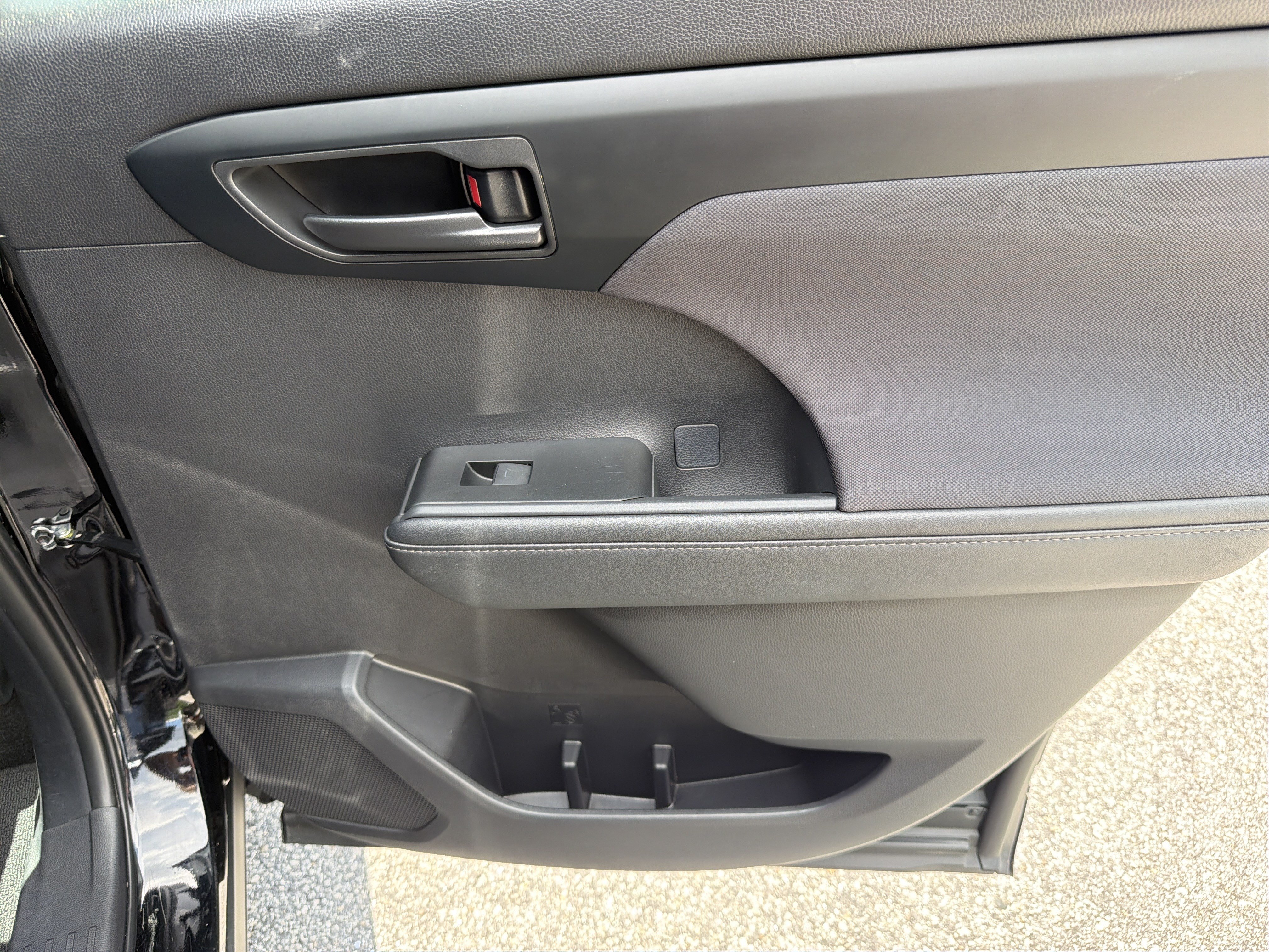 Certified 2025 Toyota Highlander LE FWD image 26
