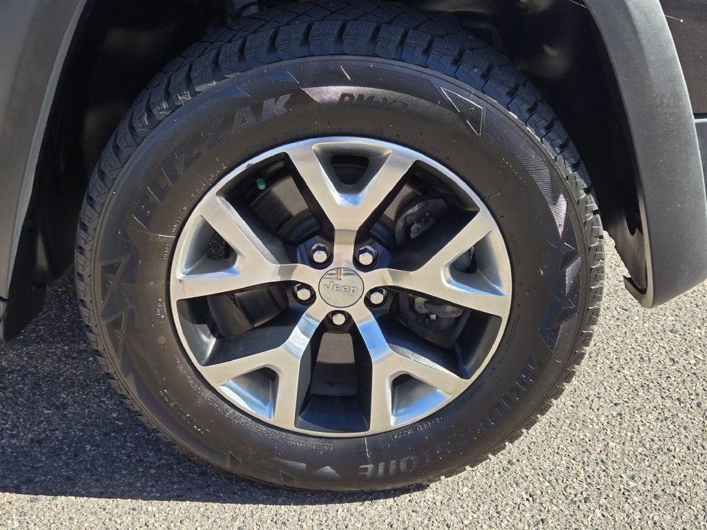 Used 2016 Jeep Cherokee Trailhawk AWD/4WD image 9