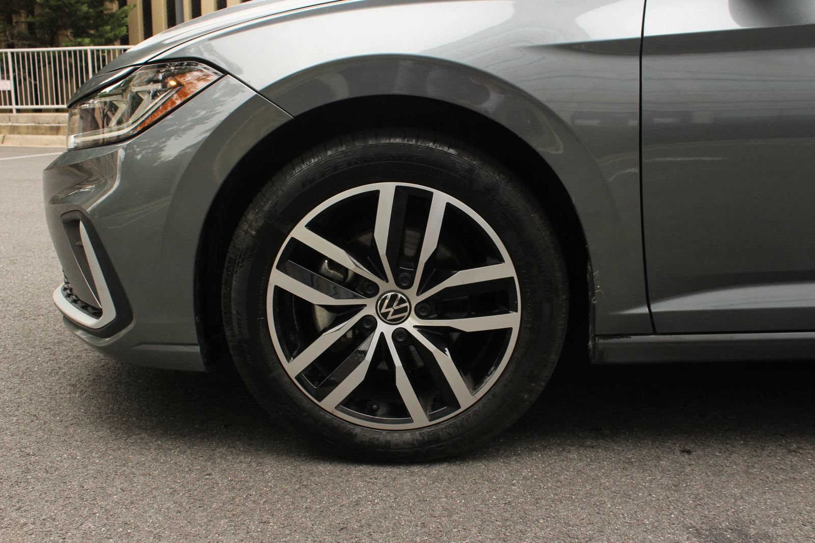 Used 2025 Volkswagen Jetta SE FWD image 11