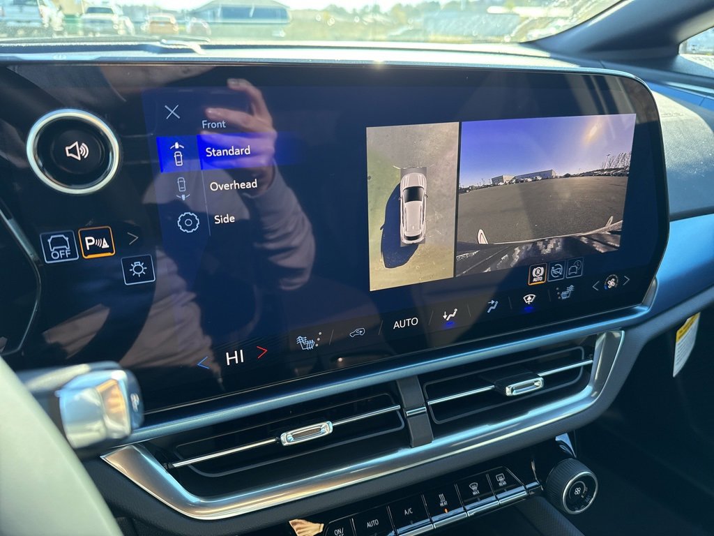 New 2026 Chevrolet Equinox EV LT image 24