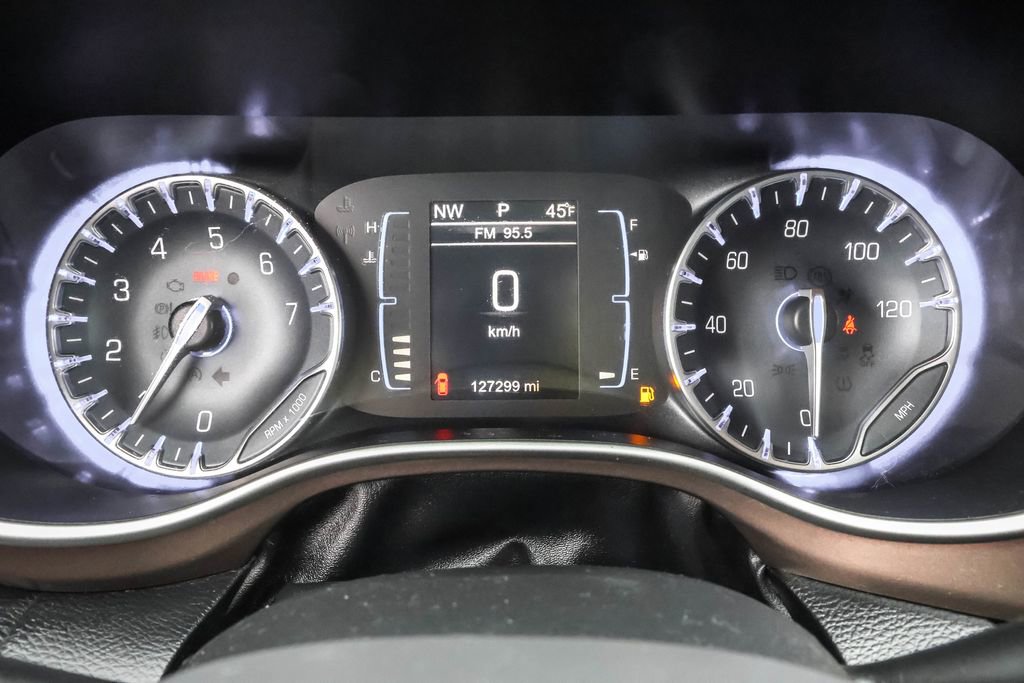 Used 2017 Chrysler Pacifica Touring-L image 20