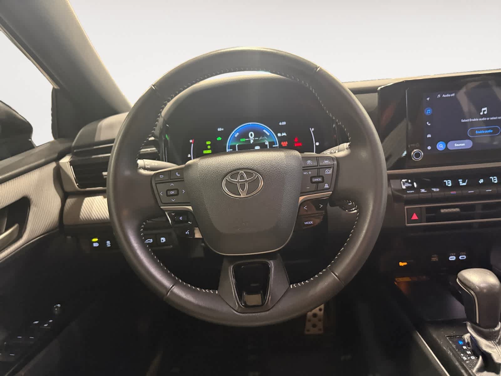 Used 2025 Toyota Camry SE FWD image 13