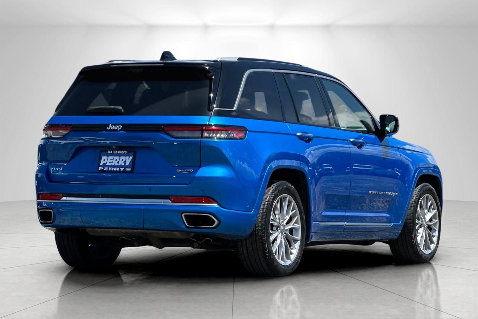 Used 2023 Jeep Grand Cherokee Summit w/ Adv Protech Group IV image 3