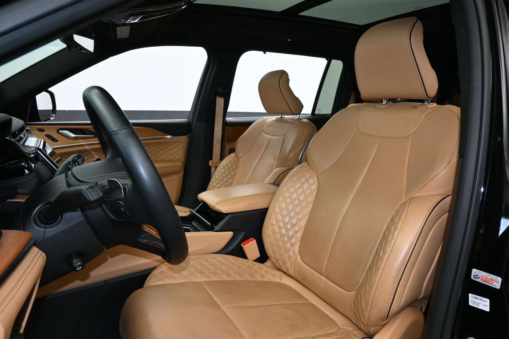 Used 2023 Jeep Grand Cherokee L Summit AWD/4WD image 10