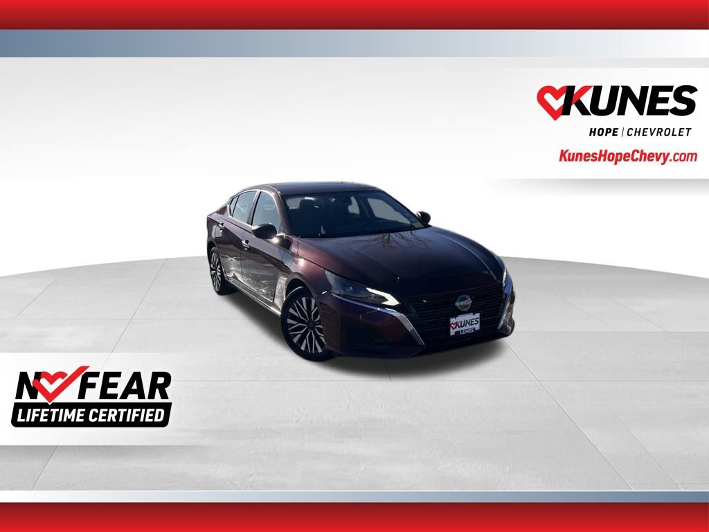 Used 2024 Nissan Altima 2.5 SV image 1